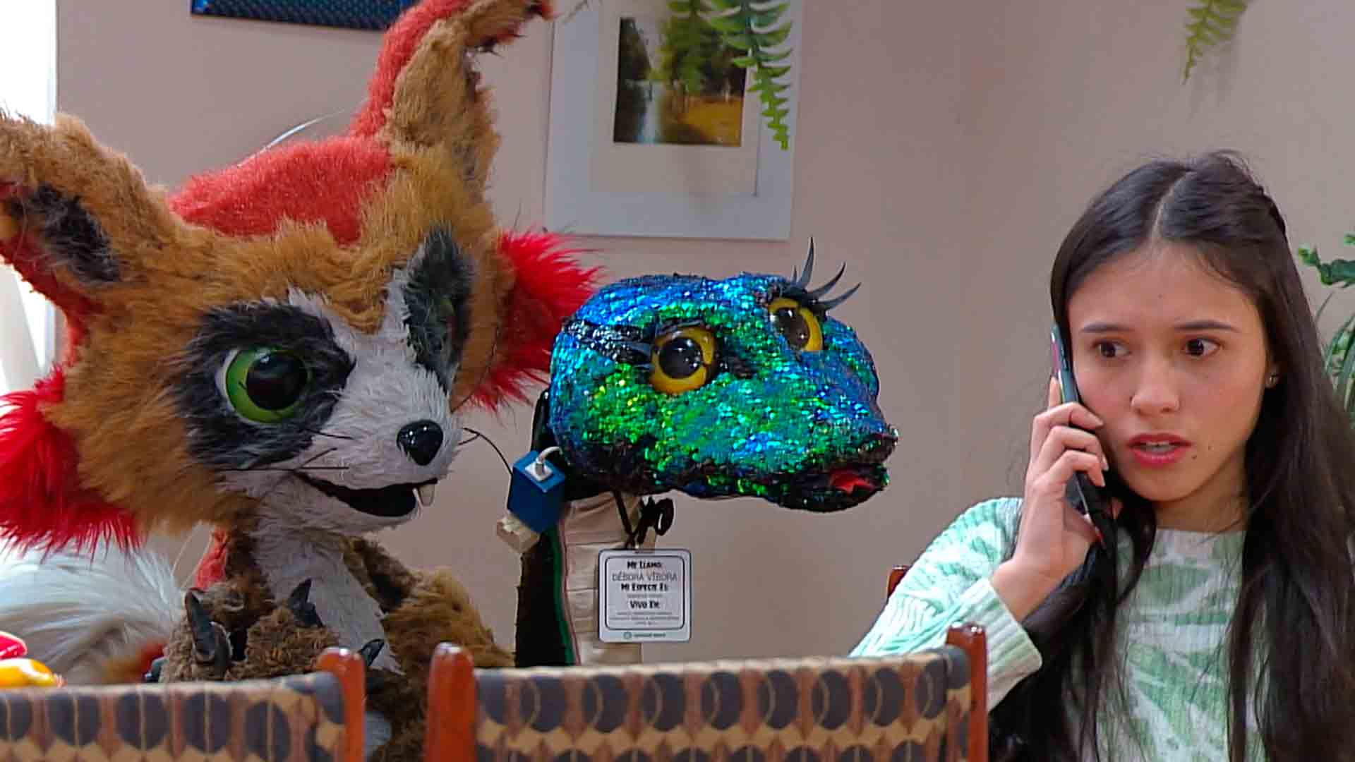 Los personajes de la serie infantil Territorio Mágico con cara de preocupación por los problemas amorosos de Jerónimo y Valentina