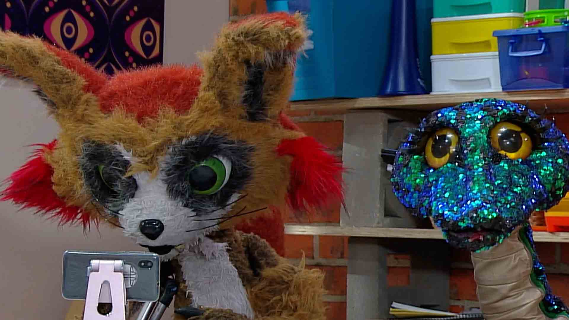 títeres de serpiente y zorro 