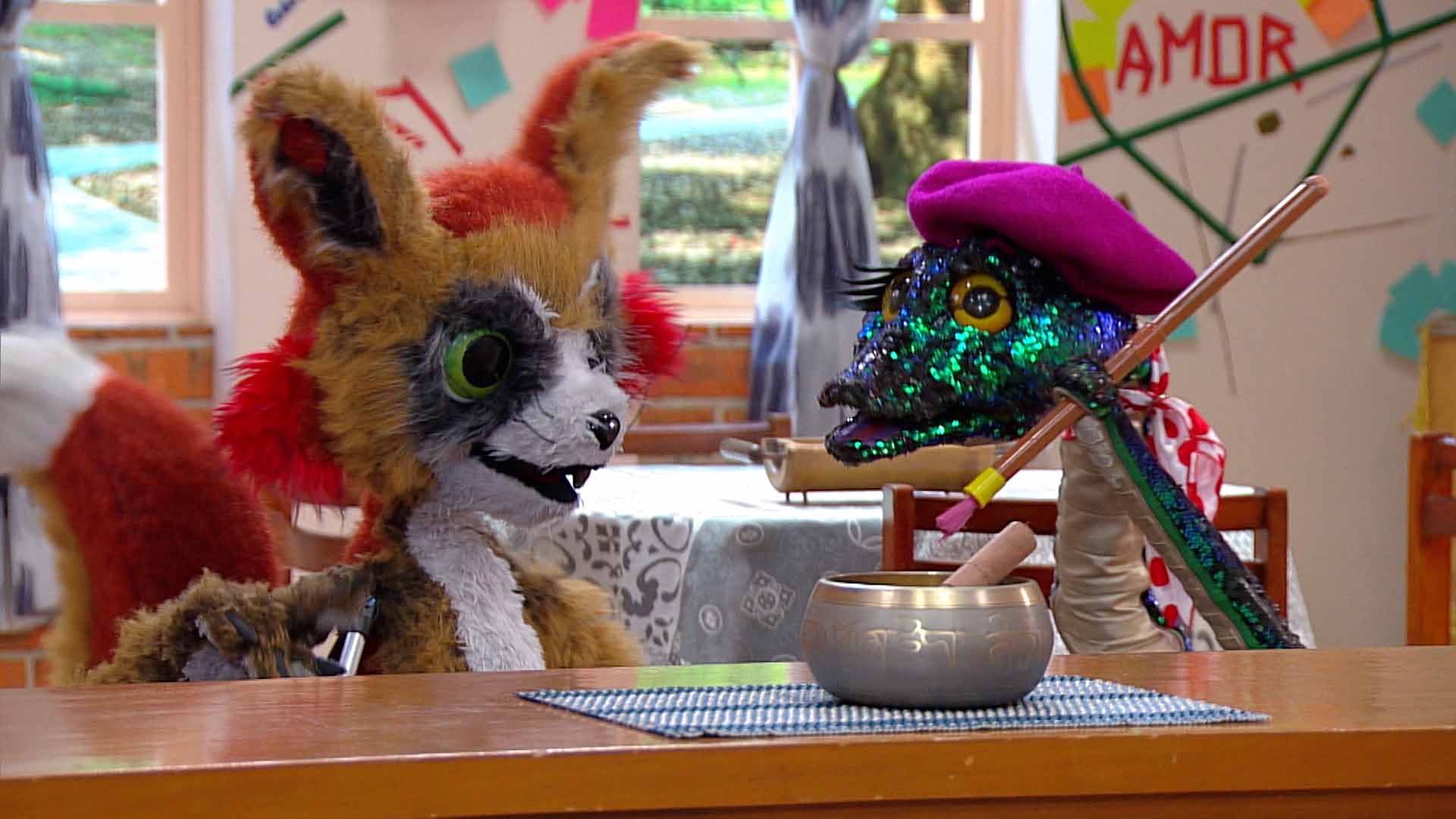 peluche de lobo y serpiente