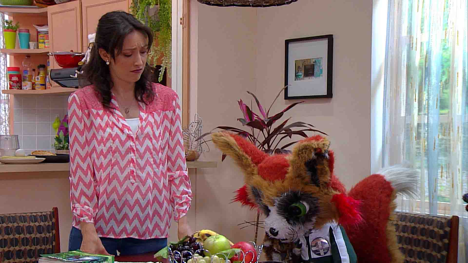 mujer y lobos tristes