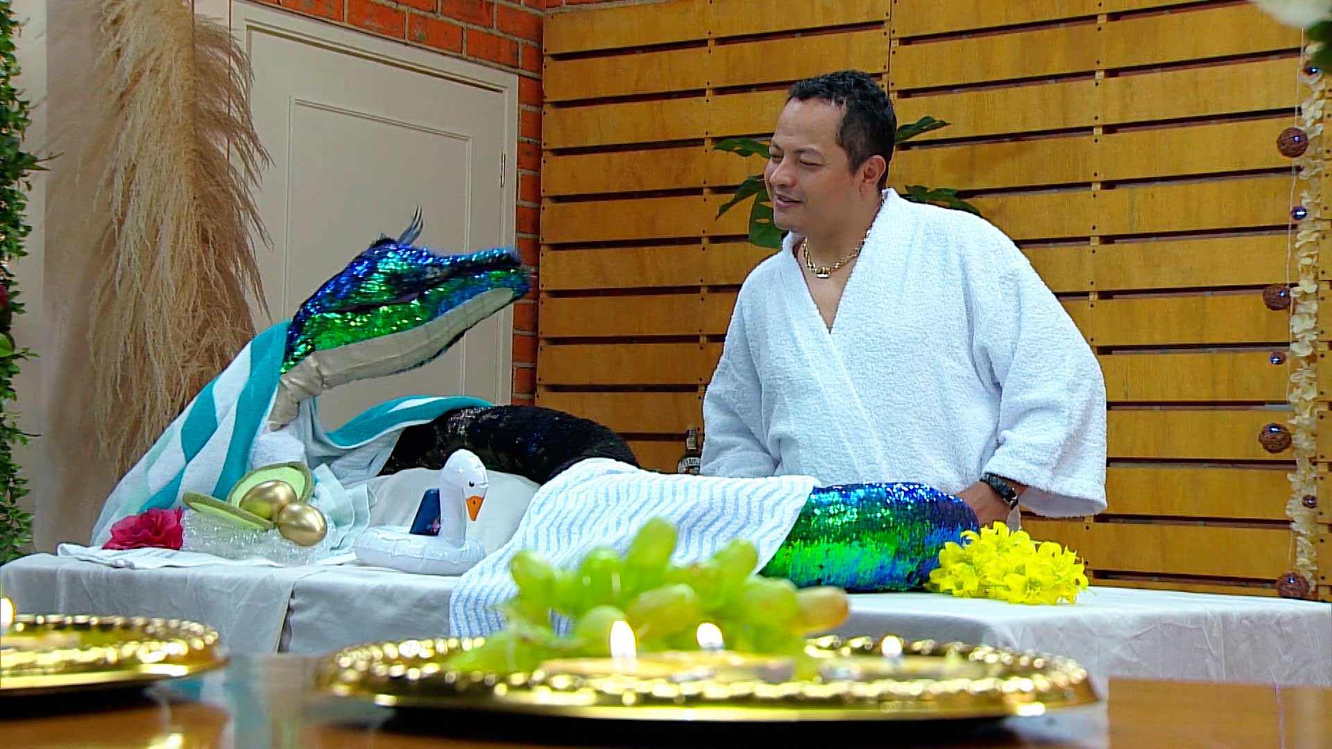 serpiente de lentejuelas en clase de karate