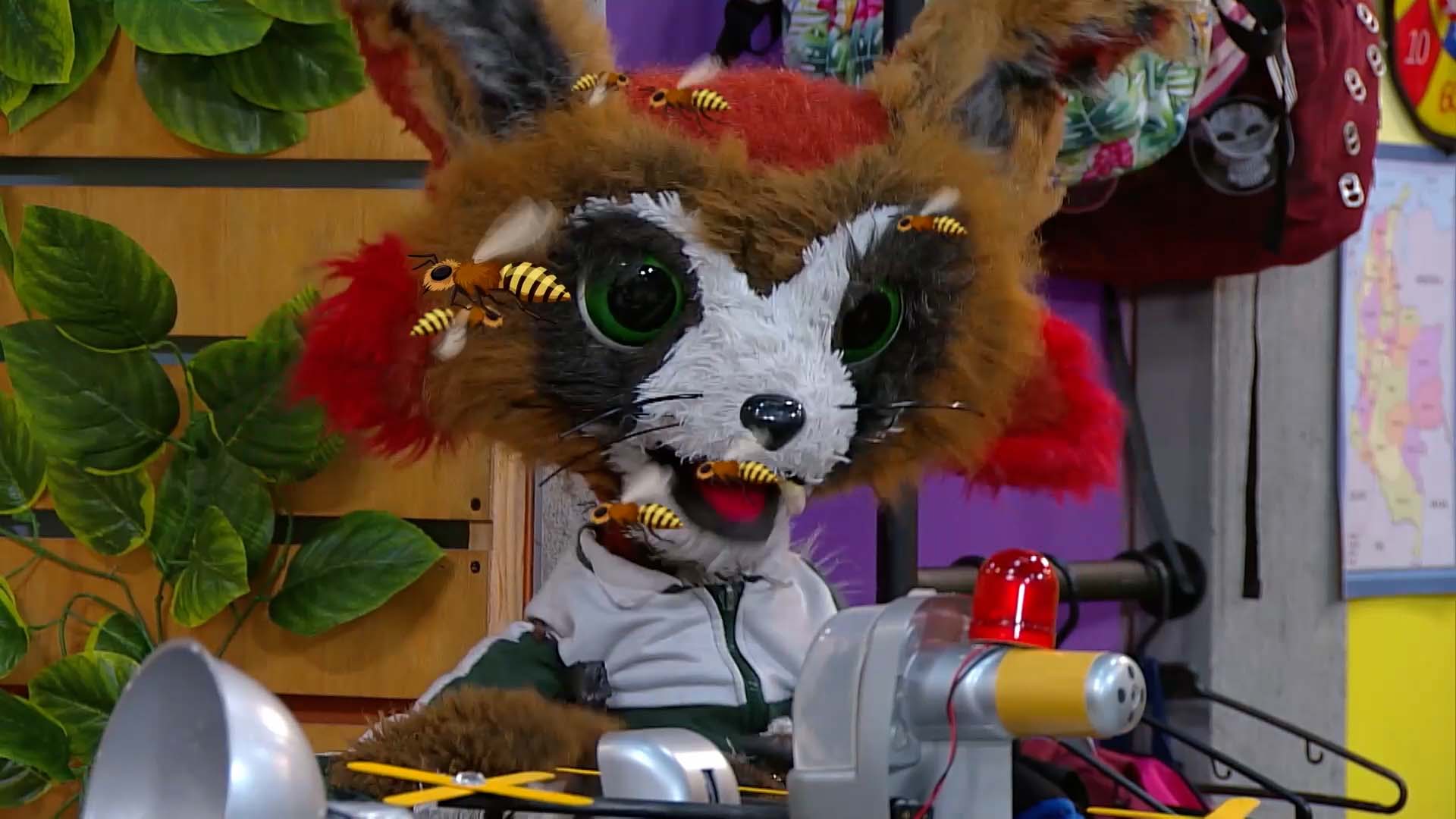 ¡Sigue las aventuras del Salón Arcoíris de por www.rtvcplay.co!