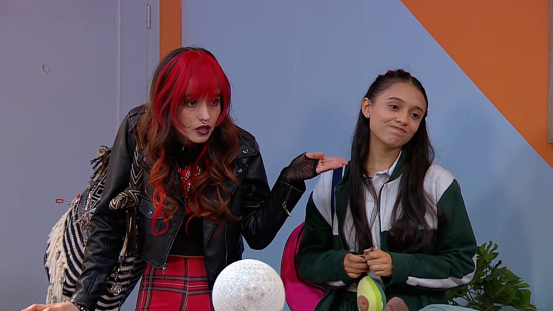 ¡Sigue las aventuras del Salón Arcoíris de por www.rtvcplay.co!