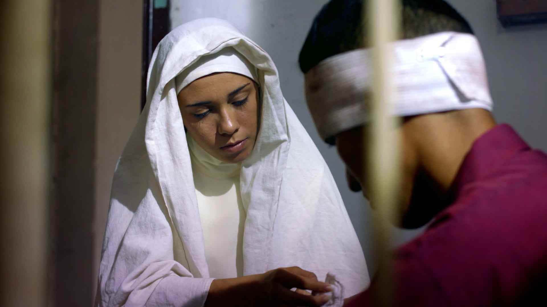 Representación de enfermera atendiendo a un enfermo de lepra en el siglo XIX 