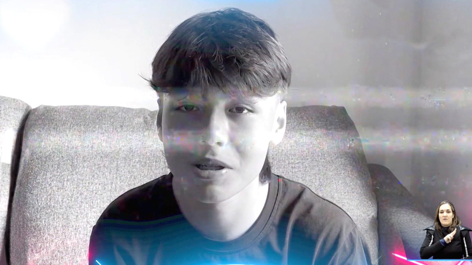 rostro de niño a blanco y negro