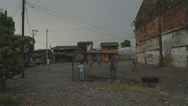 Conoce la historia de Regina, una madre que sigue resistiendo a pesar de la tristeza. Disponible por RTVCPlay. 