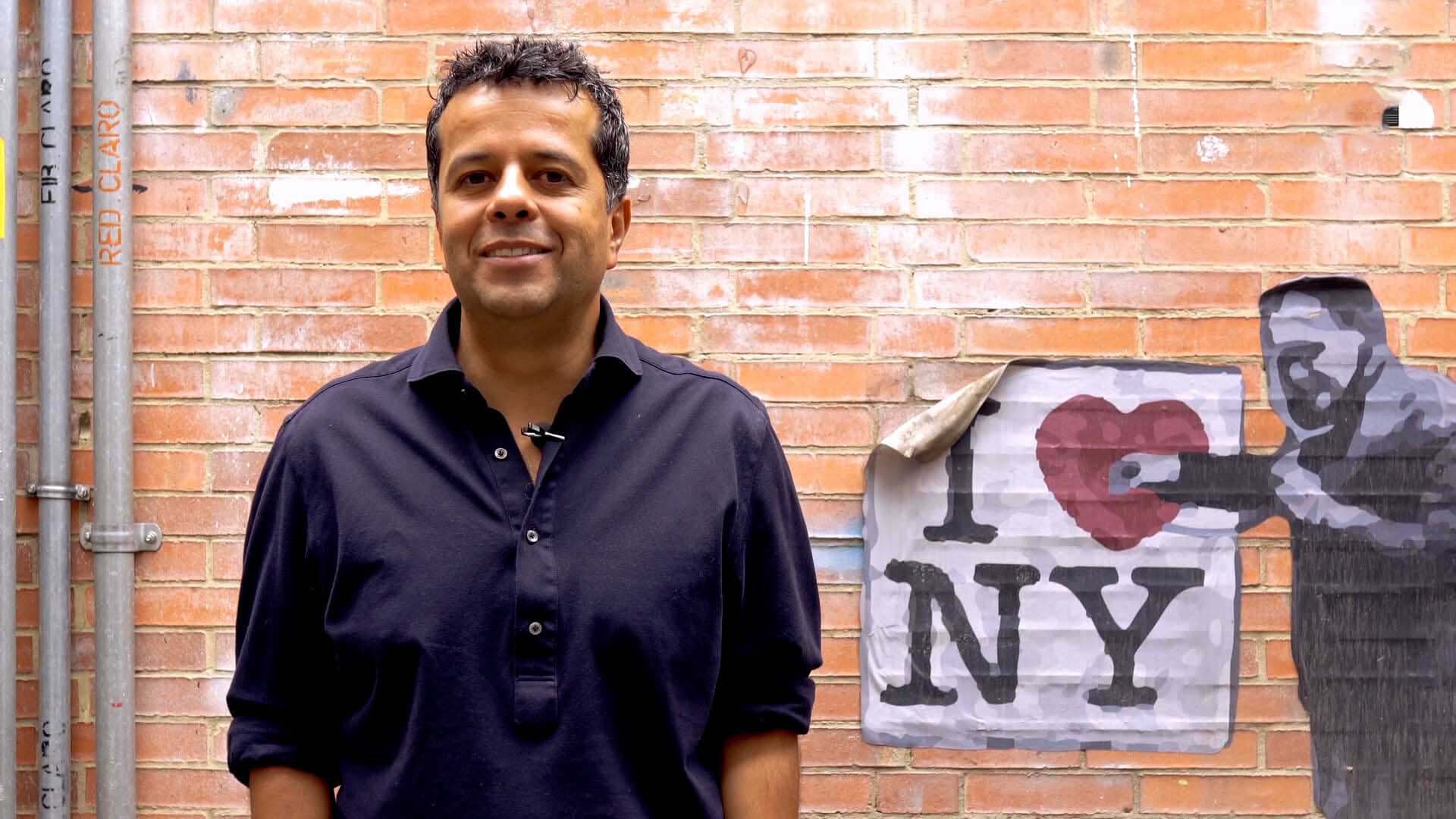 Mira ahora la entrevista a Joan Gómez Endara, director de la película colombiana El árbol rojo, en la plataforma de streaming de los colombianos: RTVCPlay