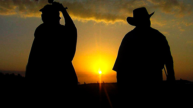 Hombres, atardecer, sol, medicina, espíritu, serie documental, RTVCPlay