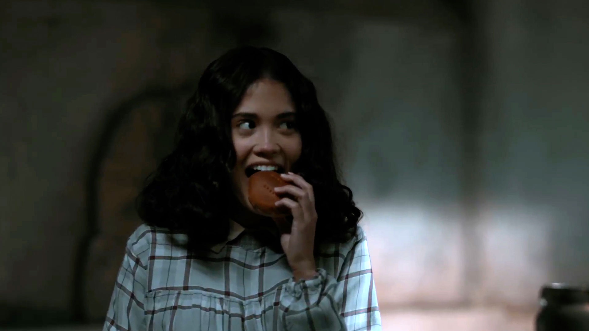 emborracharse, adolescencia, la adolescencia de emma reyes, ver  Emma Reyes, biografia de emma reyes, personajes colombianos, emma reyes, series online, series gratis, pobreza, familias colombianas