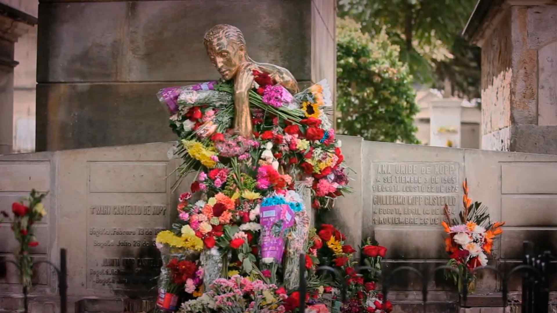 Estatua de Leo Kopp en el cementerio central de Bogotá Matilde Guerrero Artecámara presenta