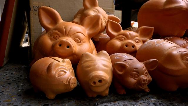 alcancías de barro en forma de marranito