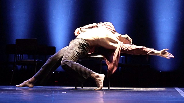 bailarín danzando en una de sus presentaciones