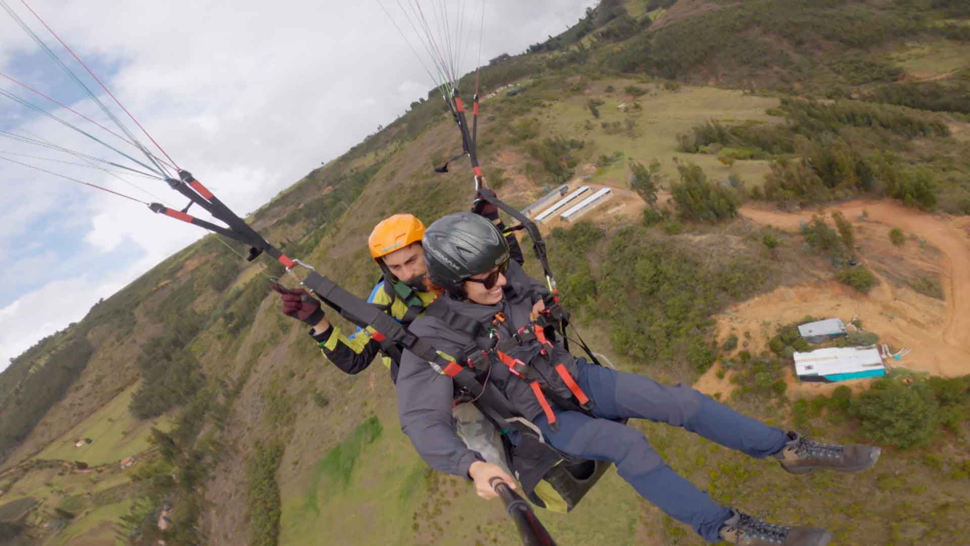 Vuelo en parapente en el departamento de Boyacá, departamento de boyaca, municipio de Turmequé, tejo, conocer la cultura colombiana, series academicas, series colombianas, series de señal colombia, series online, series gratis