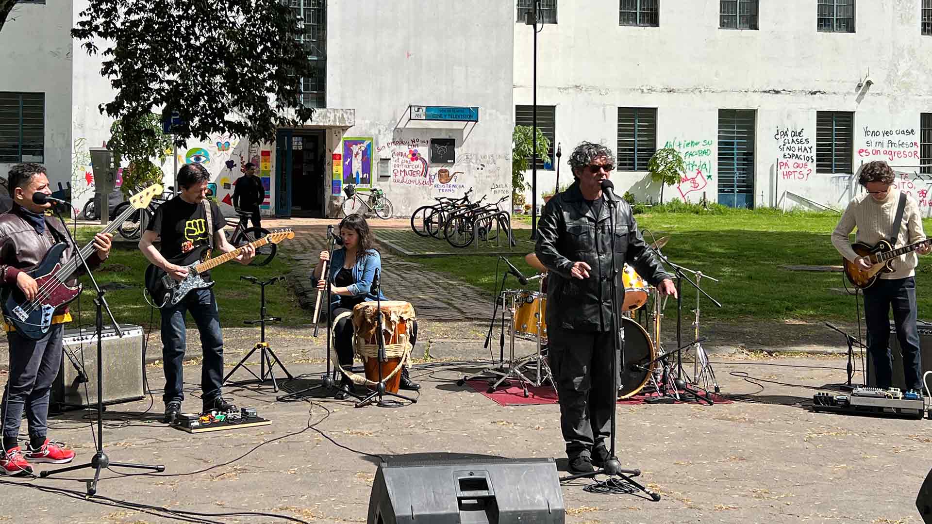 bandas de rock colombianas, rock alternativo, rock punk, 1280 almas, banda colombiana de rock cantando en vivo en la universidad nacional, cancion el diablo, cancion diablo de Rafael Martín Hernández, rock colombiano, sesiones rtvc, musica colombiana