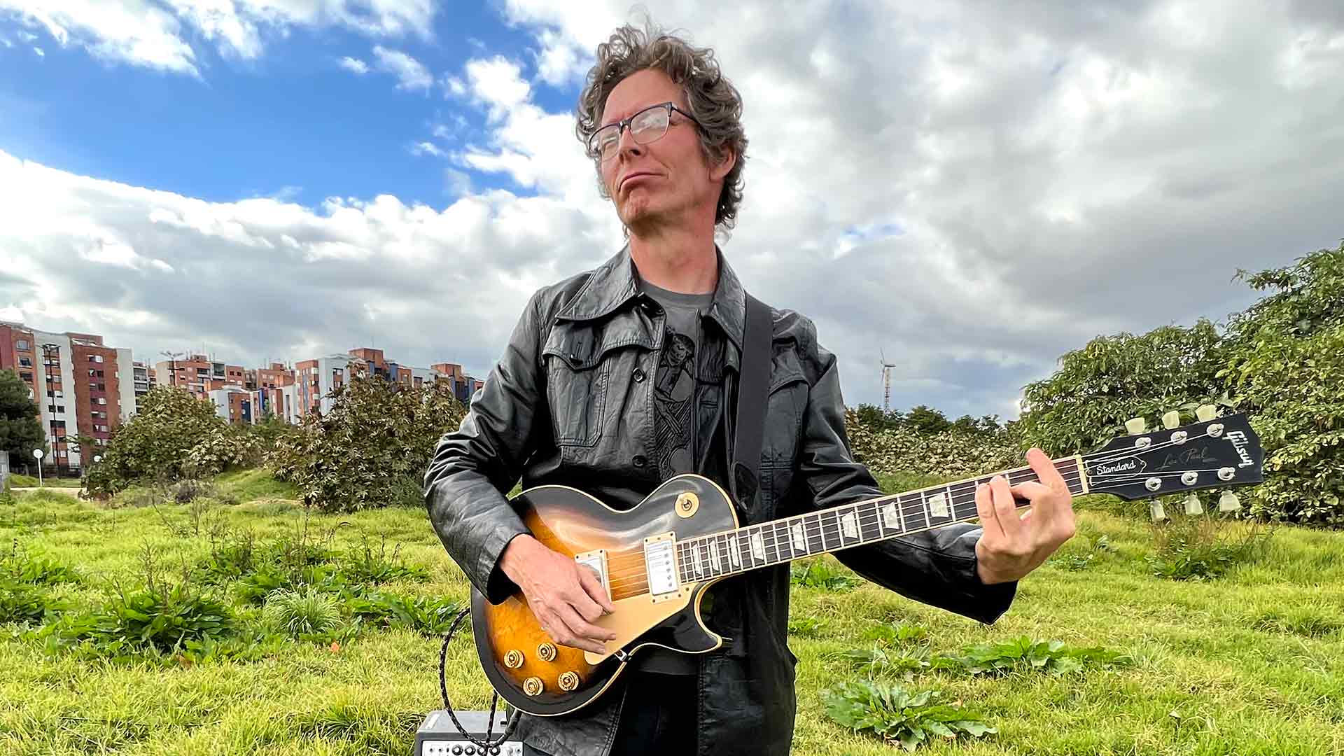 cancion salvaje vagabundo, 1280 almas, banda colombiana de rock cantando en vivo en la universidad nacional, cancion el diablo, cancion diablo de Rafael Martín Hernández, rock colombiano, sesiones rtvc, musica colombiana