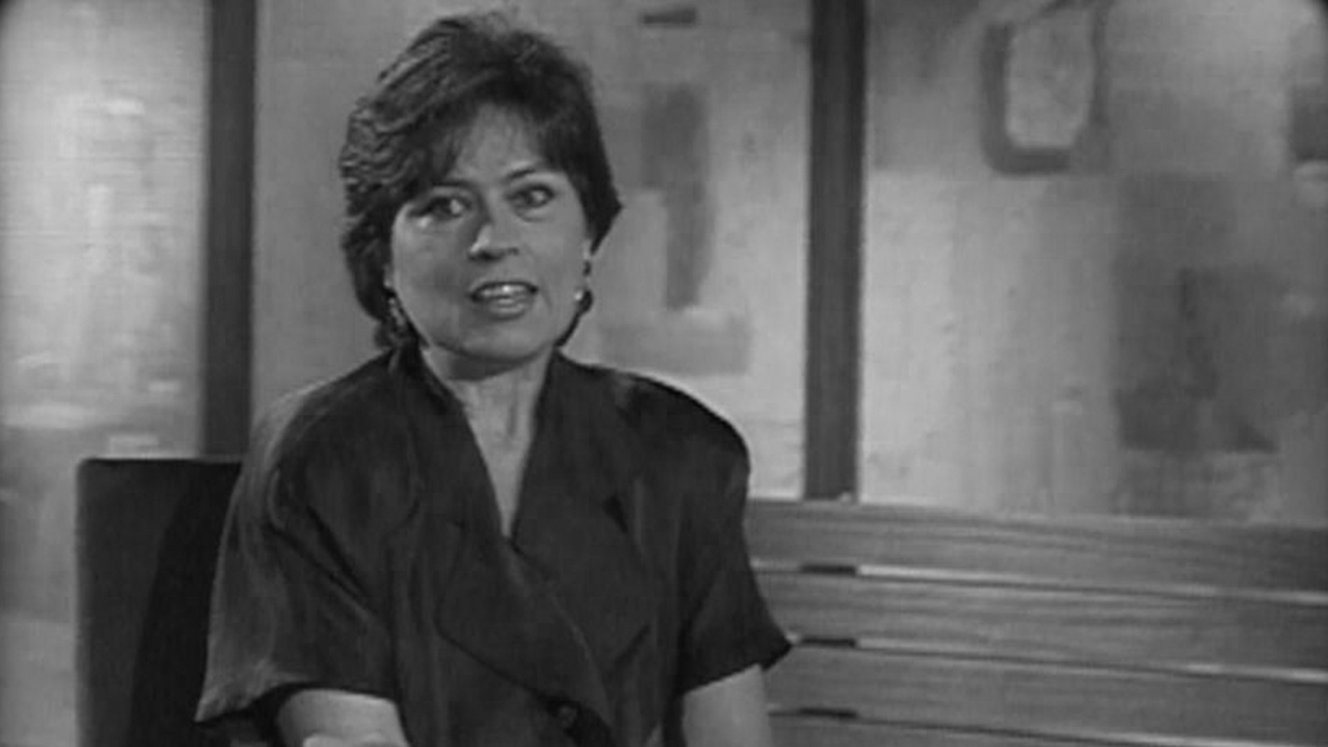 Escritora colombiana Laura Restrepo, isla pasion, series gratis, series online, series de señal memoria