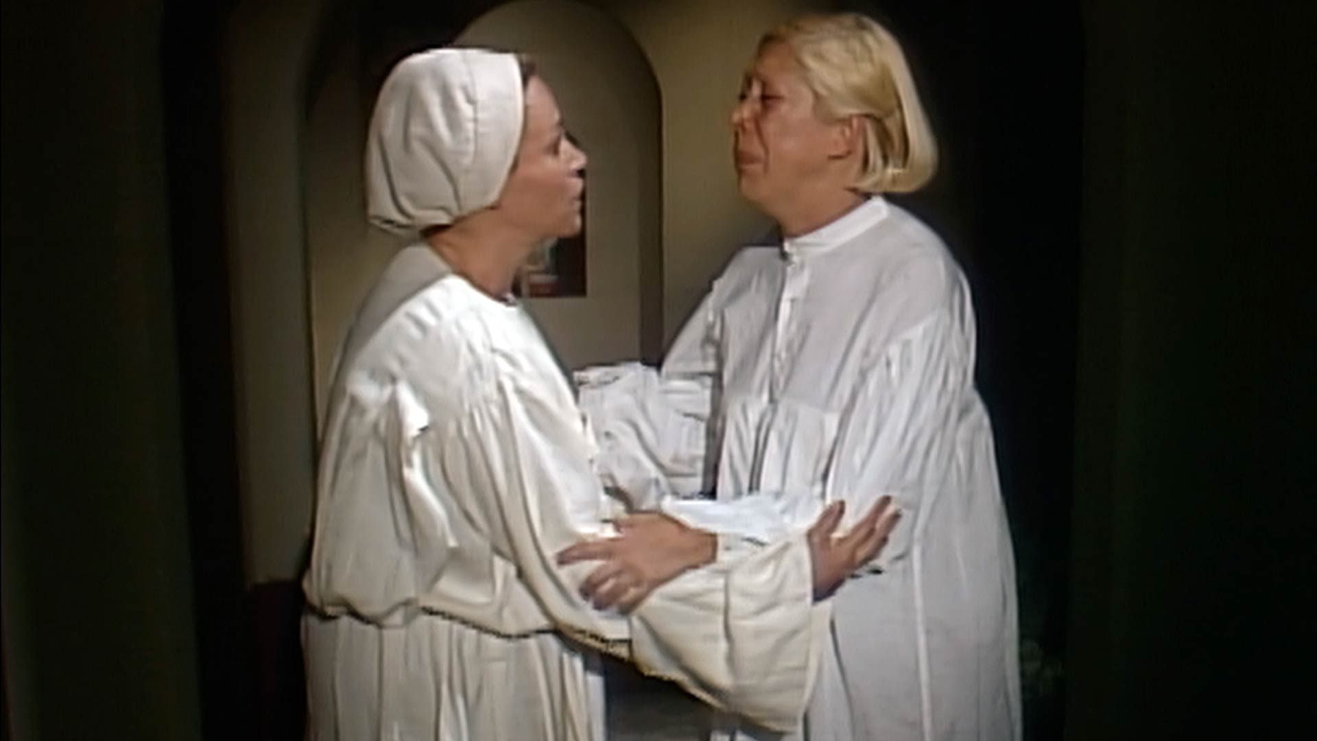 Dolores Olmedo, protagonista de la serie Los Cuervos, en el convento