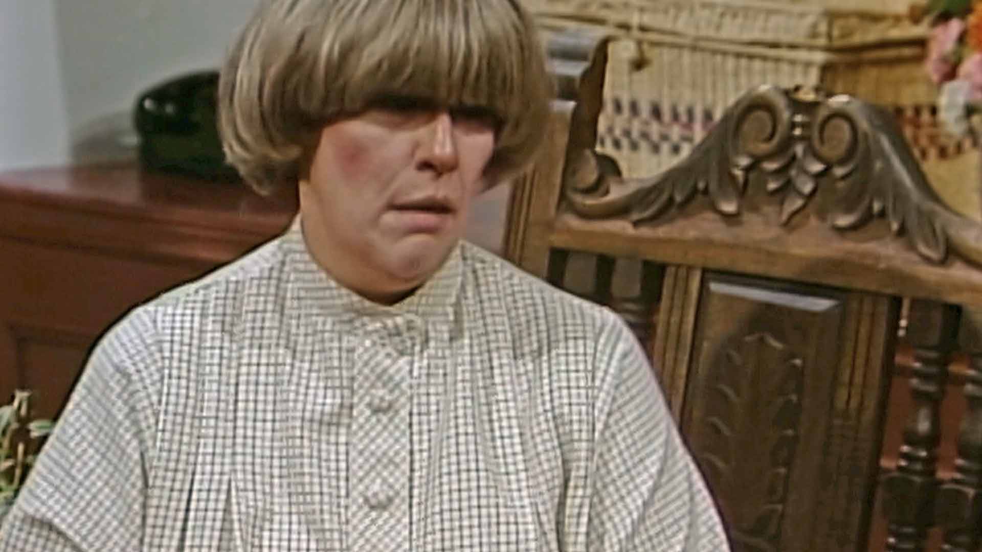 Narcisa Olmedo está preocupada por el bienestar de Fausto en el capítulo 89 de Los cuervos, la primera serie de misterio en Colombia 