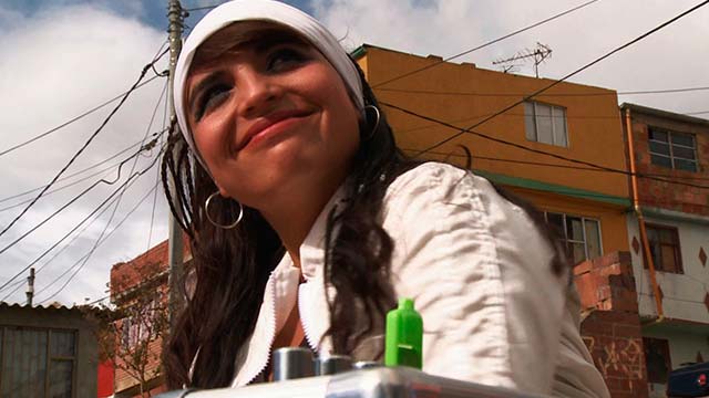 Mabel Tway rapera en Bogotá anónimas extraordinarias serie femenina