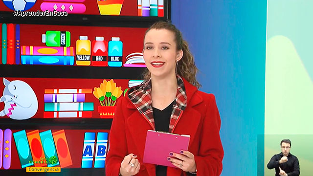 Profesora abrigo rojo