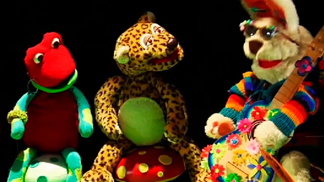 títere de un sapo, un jaguar y un conejo