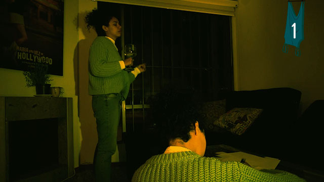 Pareja a oscuras en una habitación