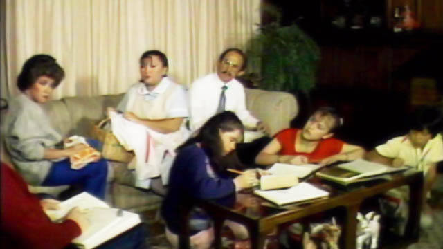 Disfruta Dejémonos de vainas en la plataforma streaming RTVCPlay.