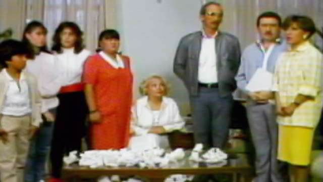 Serie retro protagonizada por Carlos de la Fuente y Paula Peña